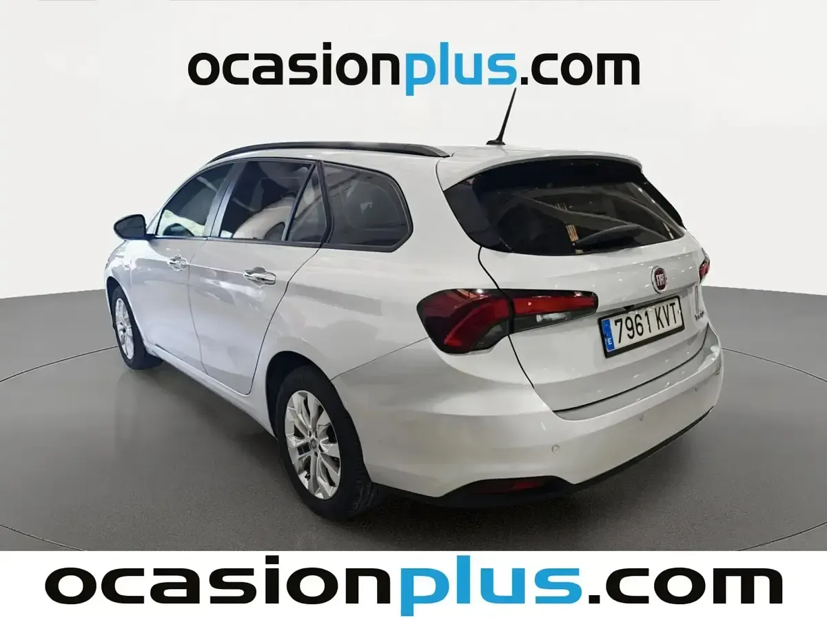 Usado Fiat Tipo Easy 95 CV (69 kW) 2019 Gris Familiar