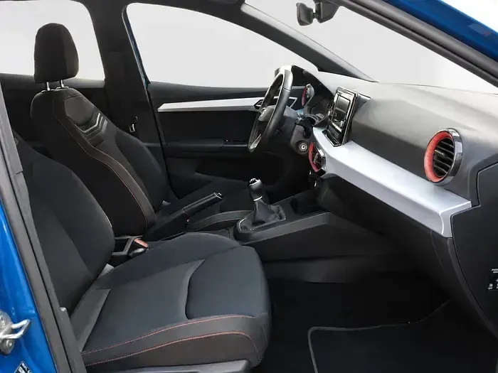 Usado Seat Ibiza FR 110 CV (80 kW) 2022 Azul Utilitario