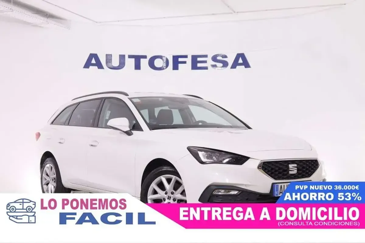 Usado Seat Leon Style 110 CV (80 kW) 2021 Blanco Familiar