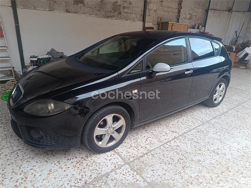 Usado Seat Leon Sport 105 CV (77 kW) 2007 Negro Utilitario