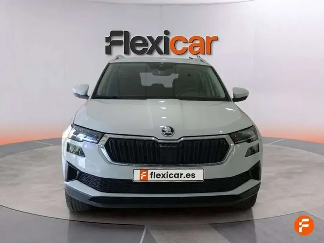 Usado Skoda Karoq Ambition 150 CV (110 kW) 2022 Blanco SUV