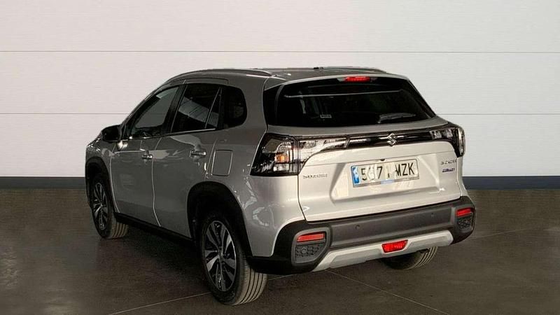 Usado Suzuki SX4 131 CV (96 kW) 2025 Plateado SUV