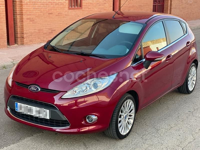 Granate Usado 2011 Ford Fiesta Titanium Berlina | 5500 € (Precio justo) - Imagen 1/4