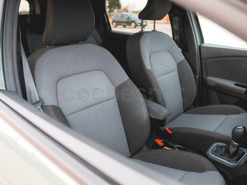 Usado Dacia Jogger Extreme 155 CV (114 kW) 2025 Verde Monovolumen