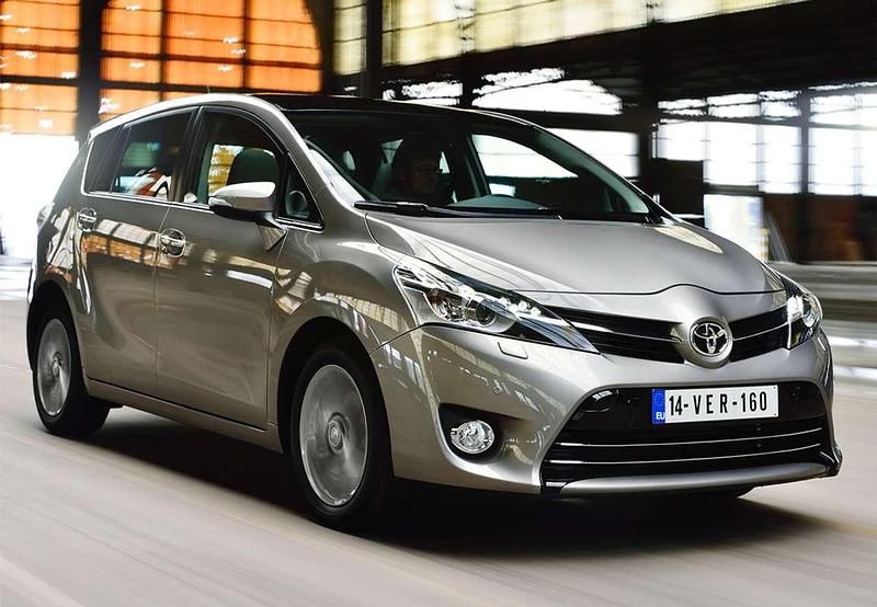 Usado Toyota Verso Business Edition 111 CV (81 kW) 2017 Rojo Monovolumen