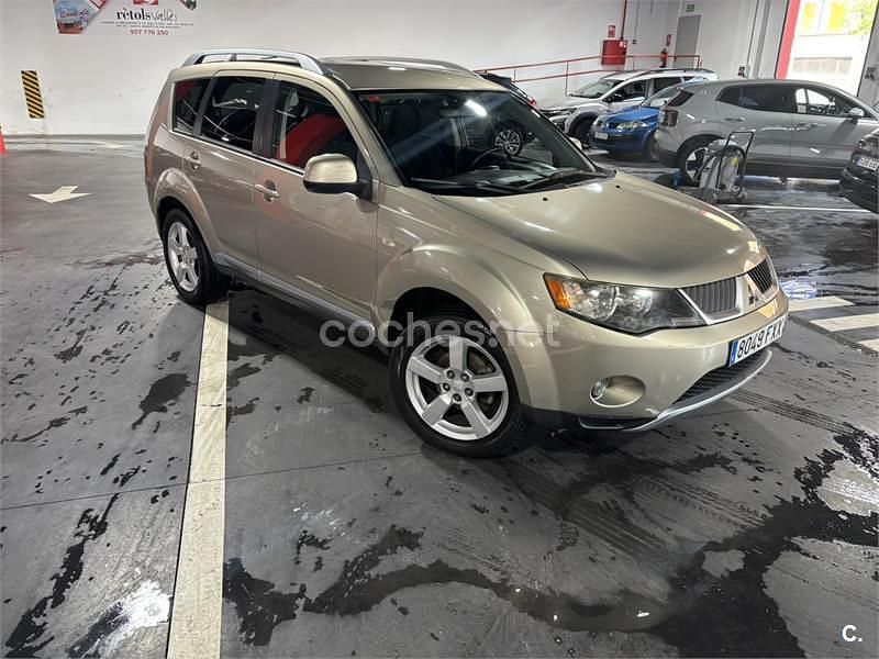 Usado Mitsubishi Outlander Intense+ 140 CV (102 kW) 2007 Beige SUV