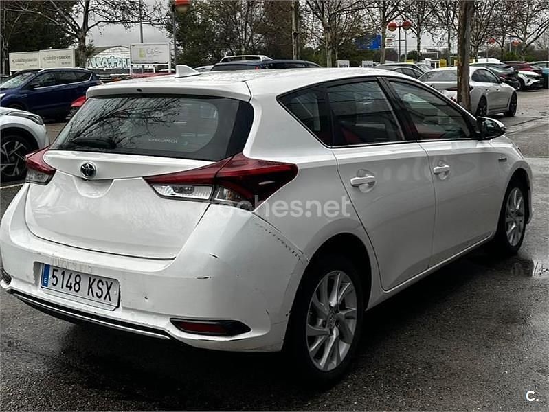 Usado Toyota Auris Hybrid Business Edition 136 CV (100 kW) 2019 Blanco Berlina
