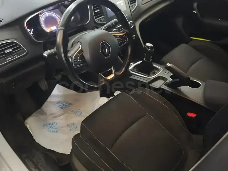 Usado Renault Mégane IV Life 90 CV (66 kW) 2018 Blanco Berlina