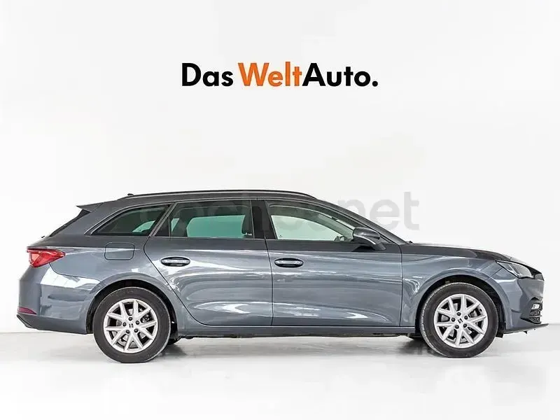 Usado Seat Leon Style 130 CV (95 kW) 2021 Gris Familiar