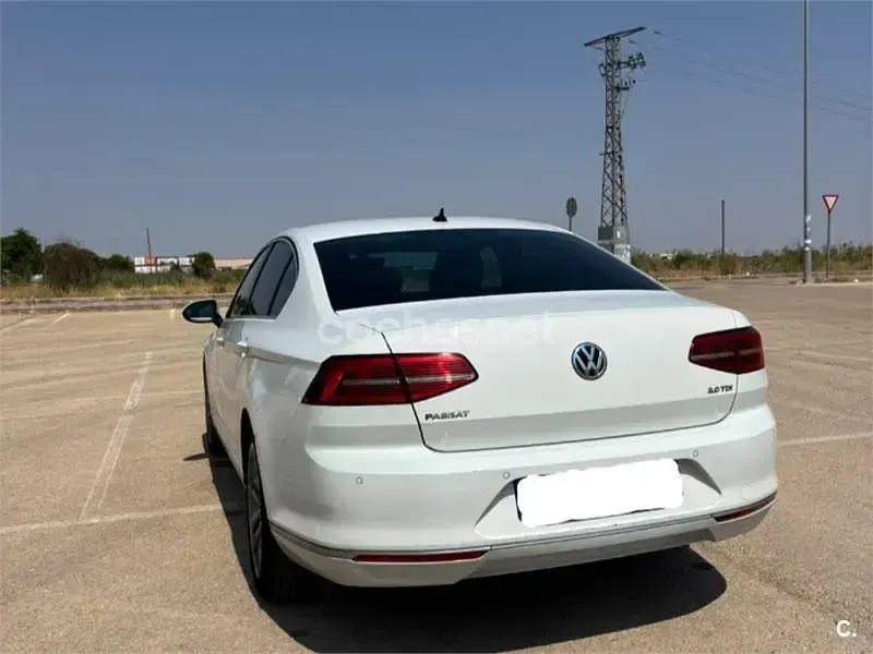 Usado VW Passat Sportline 150 CV (110 kW) 2018 Blanco Berlina
