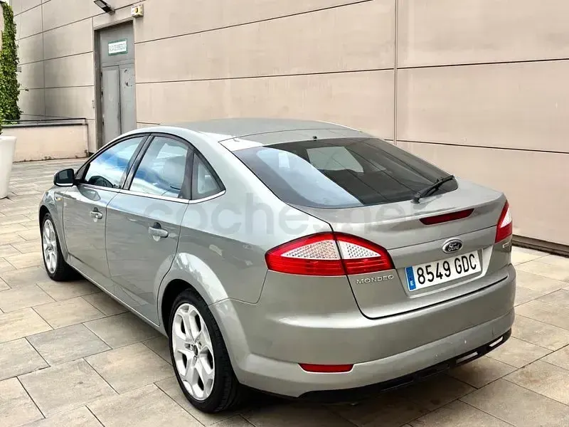 Usado Ford Mondeo Titanium X 140 CV (102 kW) 2008 Gris / plata Berlina
