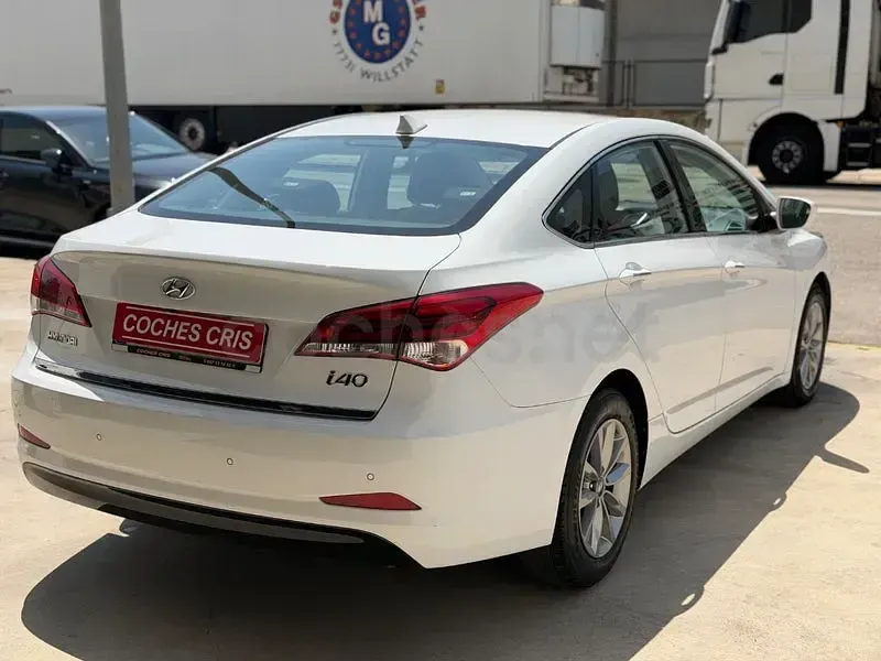 Usado Hyundai i40 135 CV (99 kW) 2017 Blanco Berlina