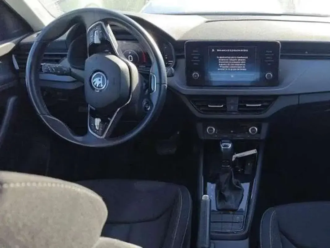 Usado Skoda Kamiq Ambition 110 CV (80 kW) 2021 Blanco SUV
