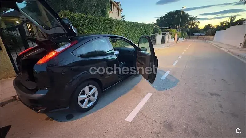 Używany Ford Focus Sport 115 KM (84 kW) 2006 Czarny Sedan/Limuzyna