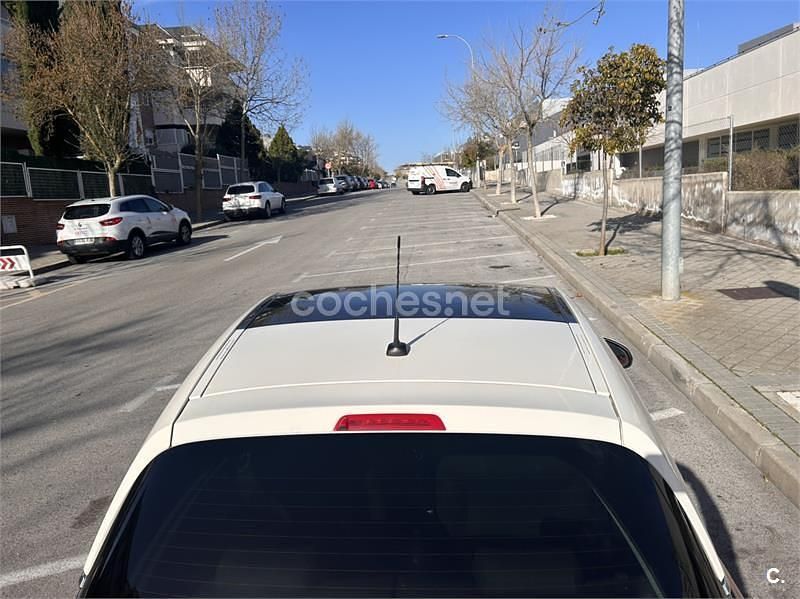 Usado Opel Adam Glam 87 CV (63 kW) 2015 Rojo Utilitario