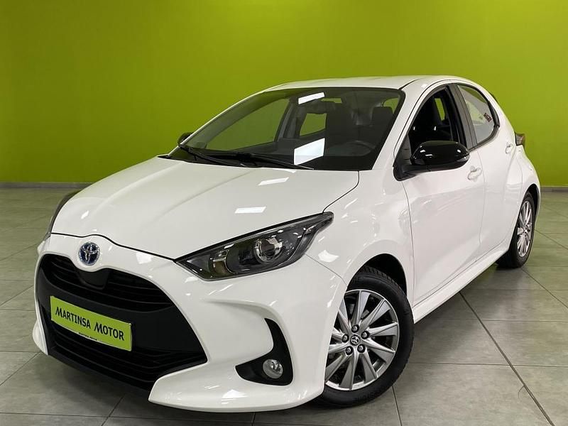 Usado Toyota Yaris Hybrid Active 116 CV (85 kW) 2021 Blanco Berlina