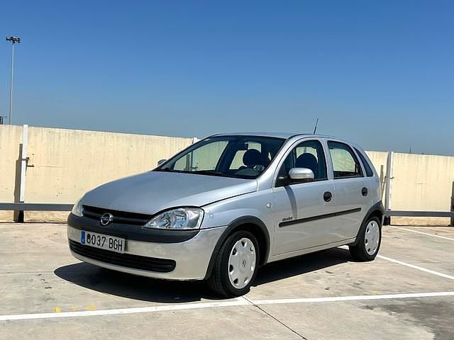 Gris / plata Usado 2001 Opel Corsa Comfort Berlina | 2490 € (Un poco caro) - Imagen 1/4