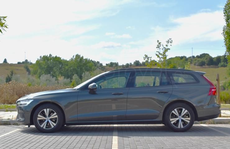 Usado Volvo V60 Momentum 150 CV (110 kW) 2020 Gris Familiar