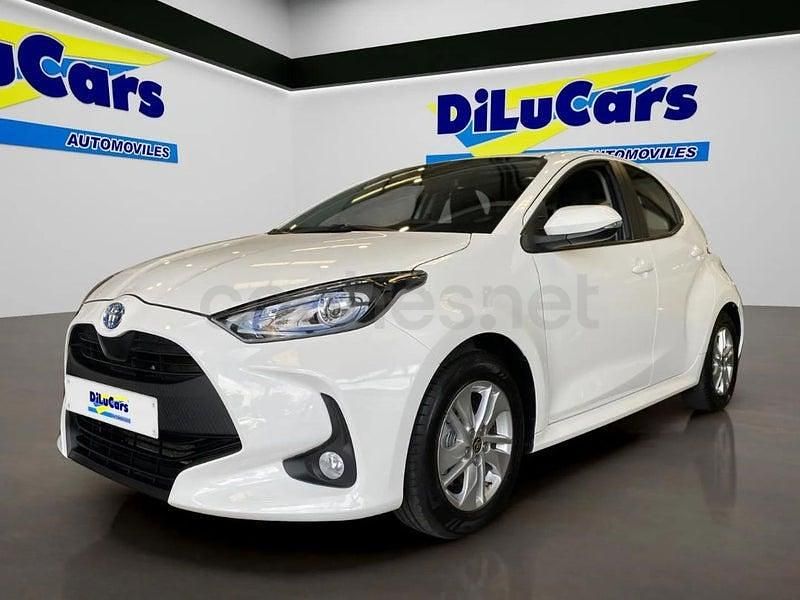 Usado Toyota Yaris Hybrid Business Edition 116 CV (85 kW) 2022 Blanco Berlina