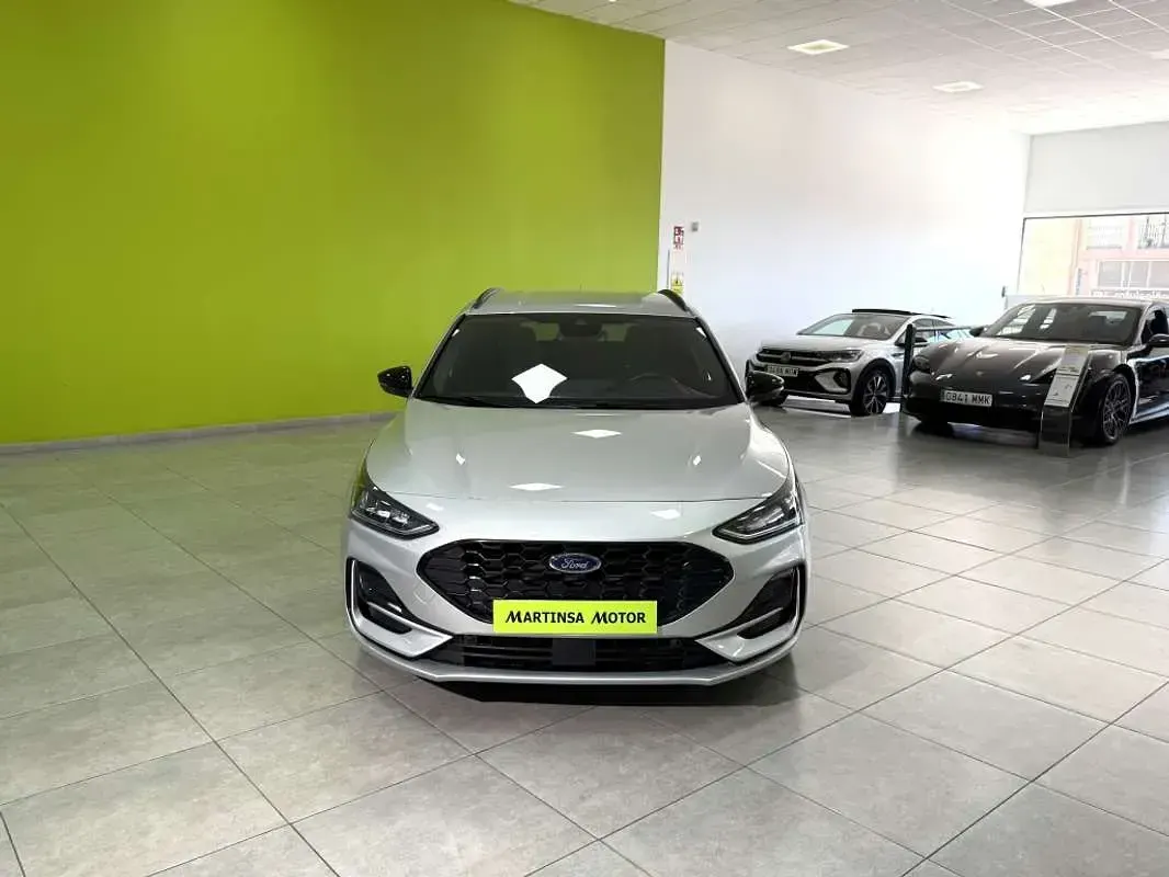 Usado Ford Focus ST-Line 125 CV (91 kW) 2024 Plateado Familiar