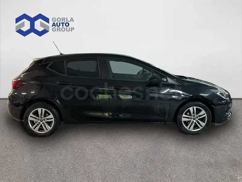 Usado Opel Astra Selective 110 CV (80 kW) 2019 Negro Berlina