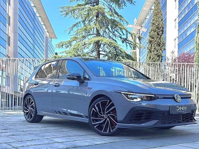 Usado VW Golf VIII GTI Clubsport 301 CV (221 kW) 2023 Gris / plata Berlina