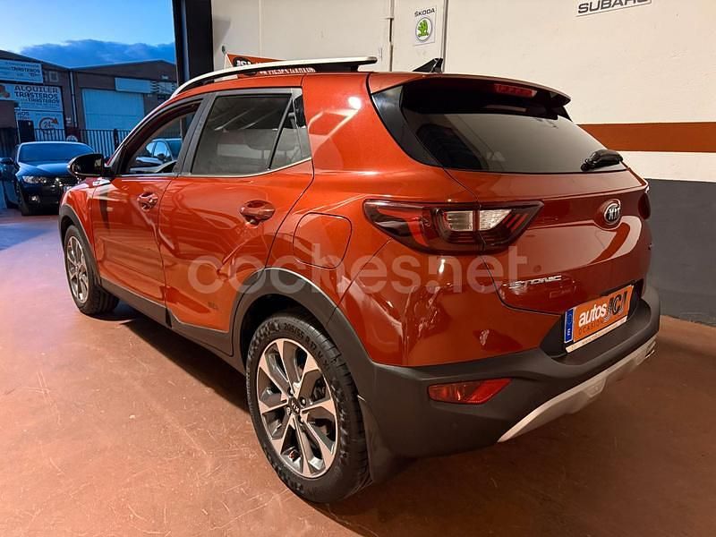 Usado Kia Stonic 100 CV (73 kW) 2019 Granate SUV