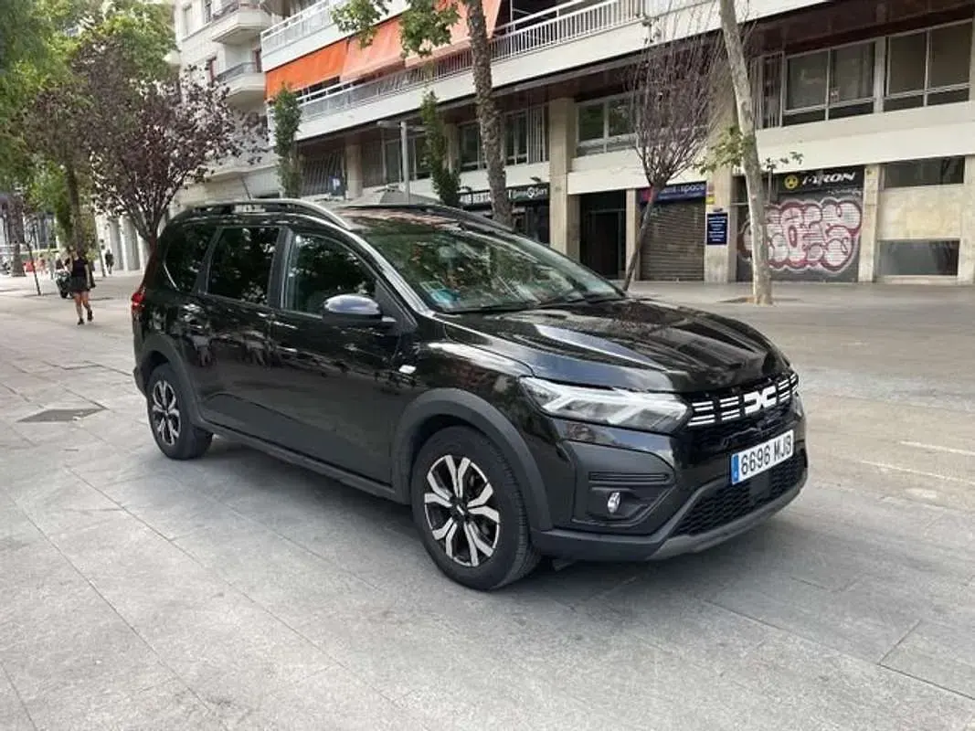 Usado Dacia Jogger Expression 101 CV (74 kW) 2023 Negro Monovolumen