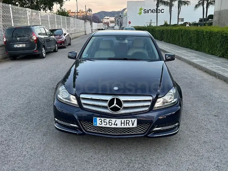 Usado Mercedes C200 Edition 136 CV (100 kW) 2013 Azul Berlina