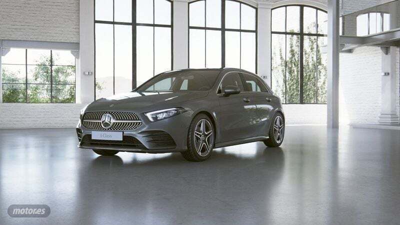 Mountaingrau met. Usado 2021 Mercedes A180 AMG line Berlina | 23.900 € (Precio justo) - Imagen 1/4
