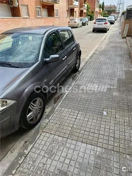 Usado Renault Mégane GrandTour Expression 100 CV (73 kW) 2005 Gris / plata Familiar