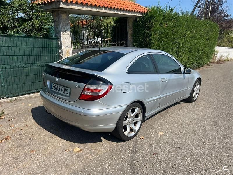 Gris / plata Usado 2007 Mercedes C220 Sport Edition Berlina | 5000 € (Buen precio) - Imagen 1/4