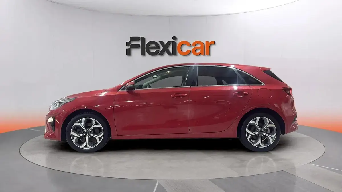Usado Kia Ceed 136 CV (100 kW) 2021 Granate Utilitario