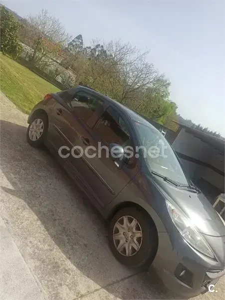 Usado Peugeot 207 Access 70 CV (51 kW) 2012 Gris / plata Berlina