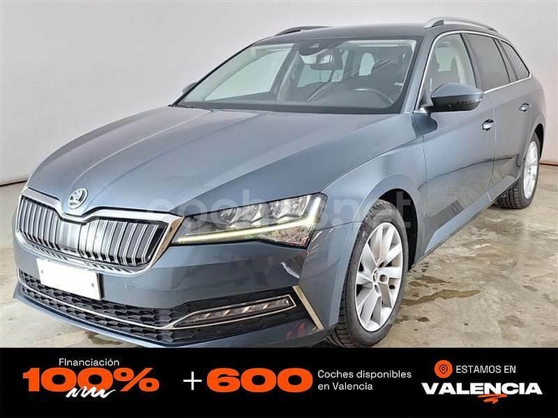Gris / plata Usado 2020 Skoda Superb Ambition Familiar | 18.850 € (Precio justo) - Imagen 1/4
