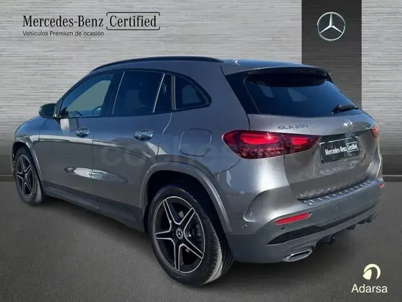 Usado Mercedes GLA200 163 CV (119 kW) 2025 Negro SUV