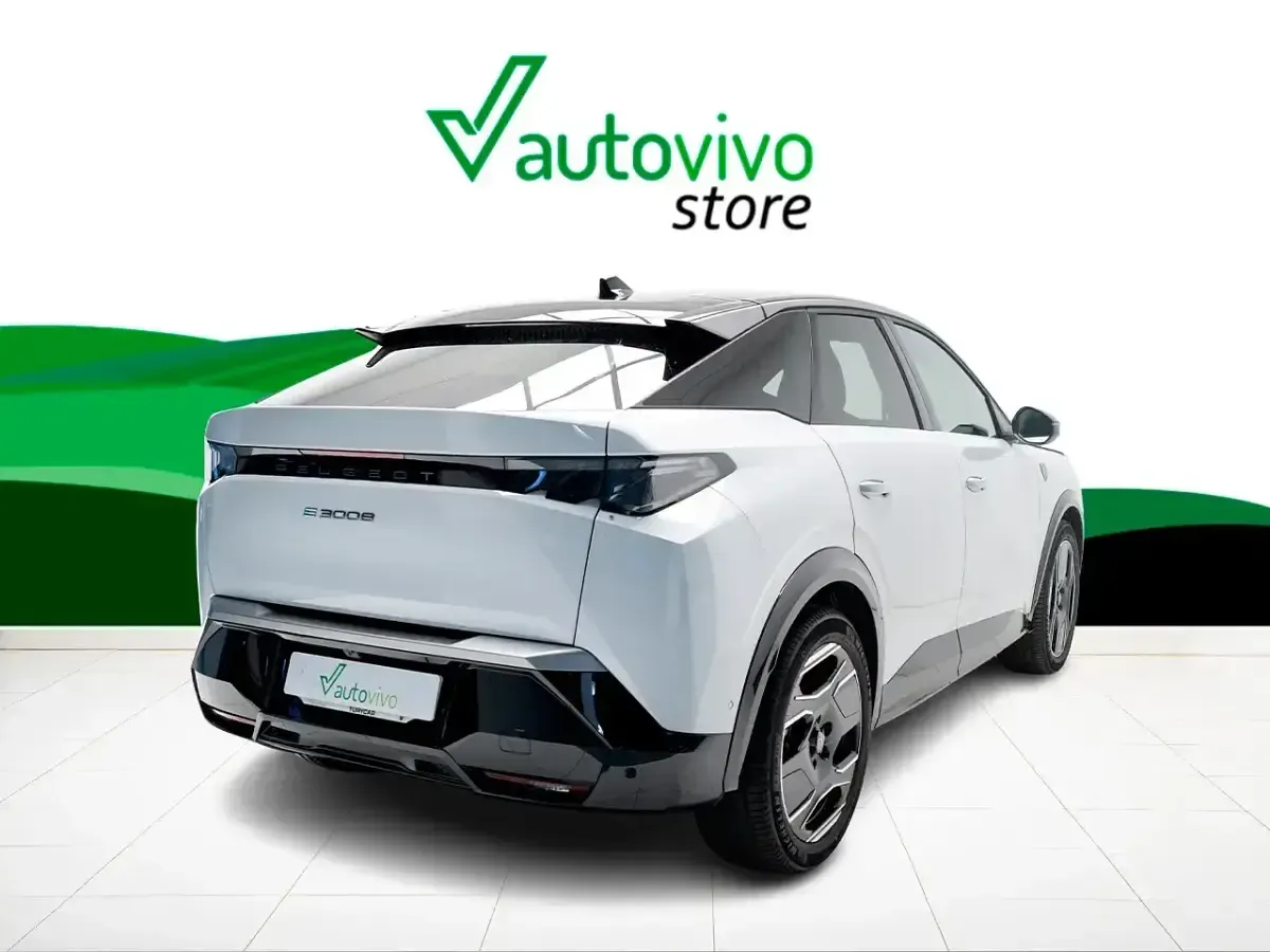 Usado Peugeot e-3008 GT 157 kW (214 CV) 2024 Blanco SUV