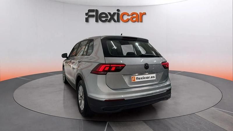 Usado VW Tiguan Life 131 CV (96 kW) 2021 Gris SUV