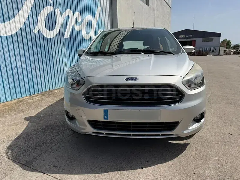 Usado Ford Ka Plus Ultimate 86 CV (63 kW) 2018 Gris / plata Utilitario