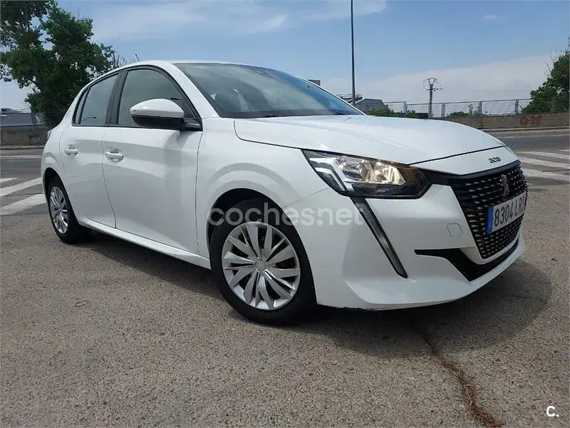 Usado Peugeot 208 Active 100 CV (73 kW) 2021 Blanco Utilitario