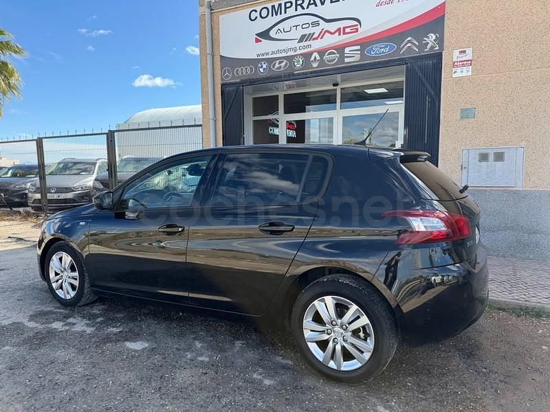 Usado Peugeot 308 Style 100 CV (73 kW) 2017 Negro Berlina