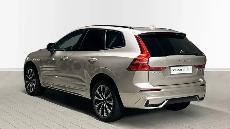 Usado Volvo XC60 Plus 250 CV (183 kW) 2025 Gris / plata SUV