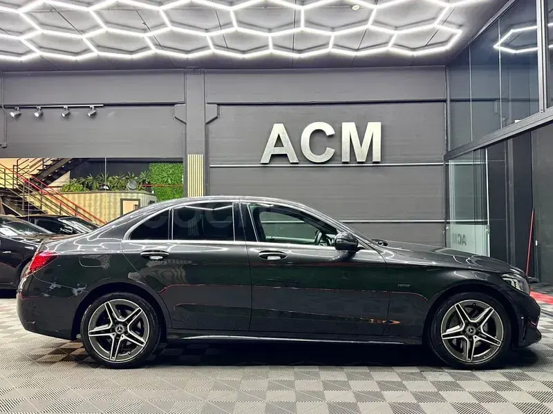 Usado Mercedes C300e 306 CV (225 kW) 2020 Gris / plata Berlina