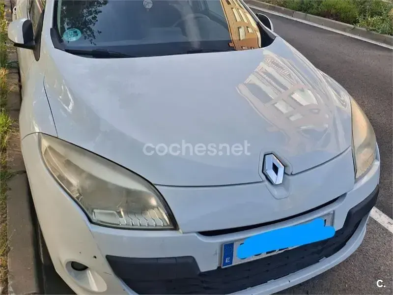 Usado Renault Mégane Dynamique 110 CV (80 kW) 2010 Blanco Berlina