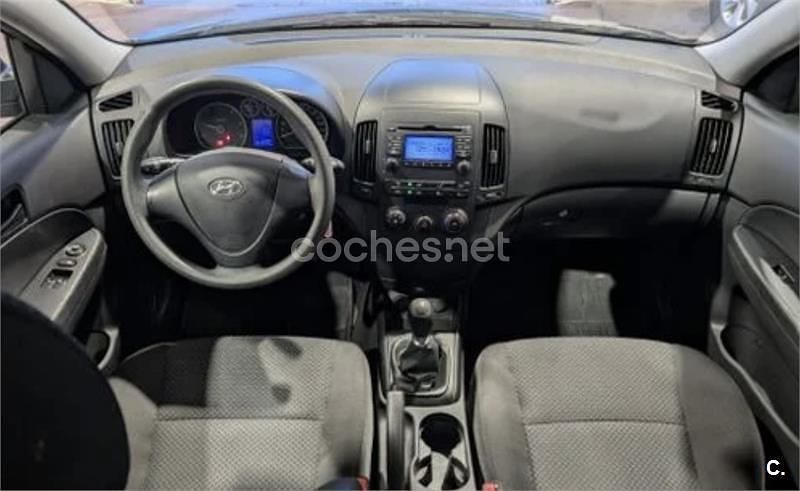 Usado Hyundai i30 Classic 109 CV (80 kW) 2009 Gris / plata Berlina