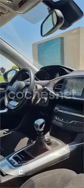 Usado Peugeot 308 Allure 130 CV (95 kW) 2014 Gris / plata Berlina