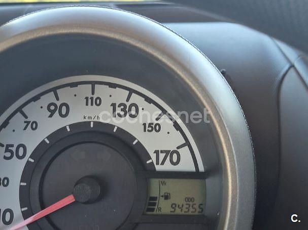 Usado Peugeot 107 68 CV (50 kW) 2010 Rojo Utilitario
