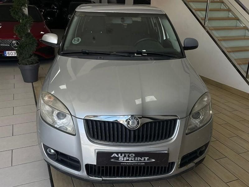 Usado Skoda Fabia Style 80 CV (58 kW) 2008 Gris / plata Berlina