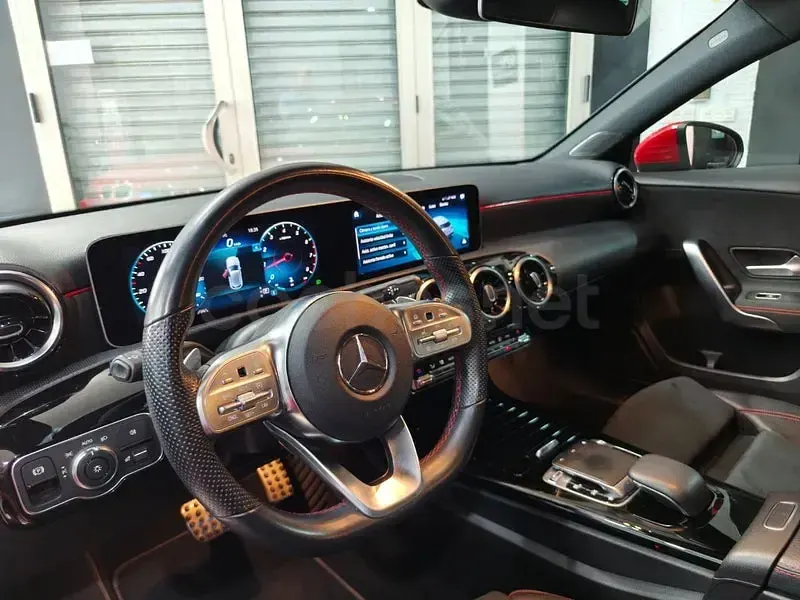 Usado Mercedes A200 163 CV (119 kW) 2019 Rojo Berlina