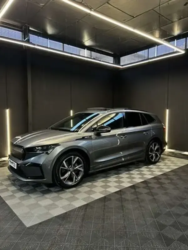 Usado Skoda Enyaq iV SportLine 150 kW (204 CV) 2023 Gris SUV